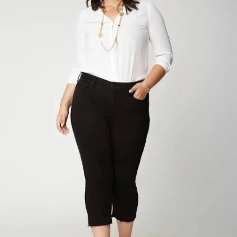 NWT. NYDJ Black Capris frayed hem SZ 20W